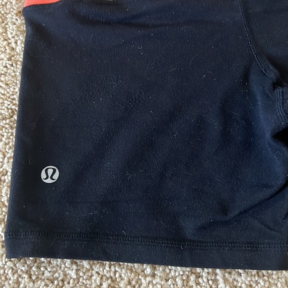 Lululemon Shorts Size 4 - Picture 3 of 4